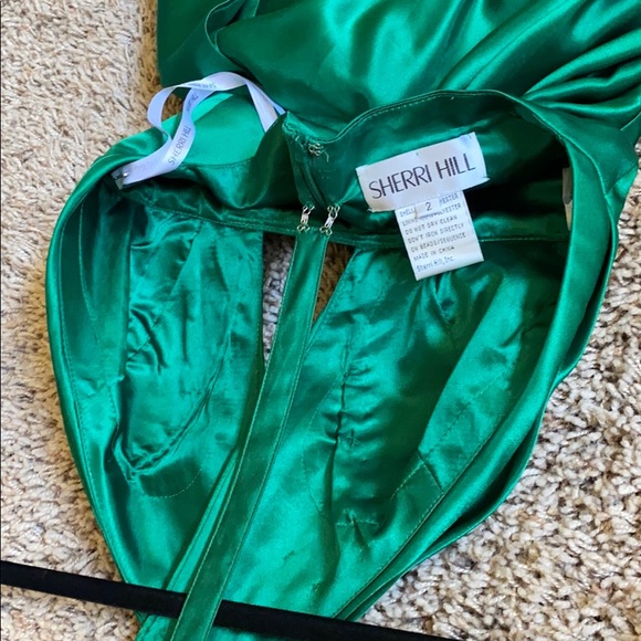 Emerald Green Formal Gown - Picture 7 of 7